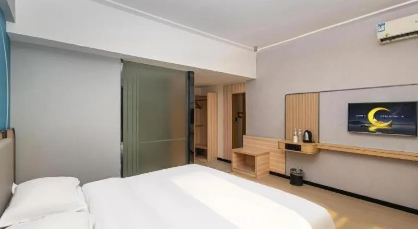 Bed in City Comfort Inn Yongzhou Jinshuiwan