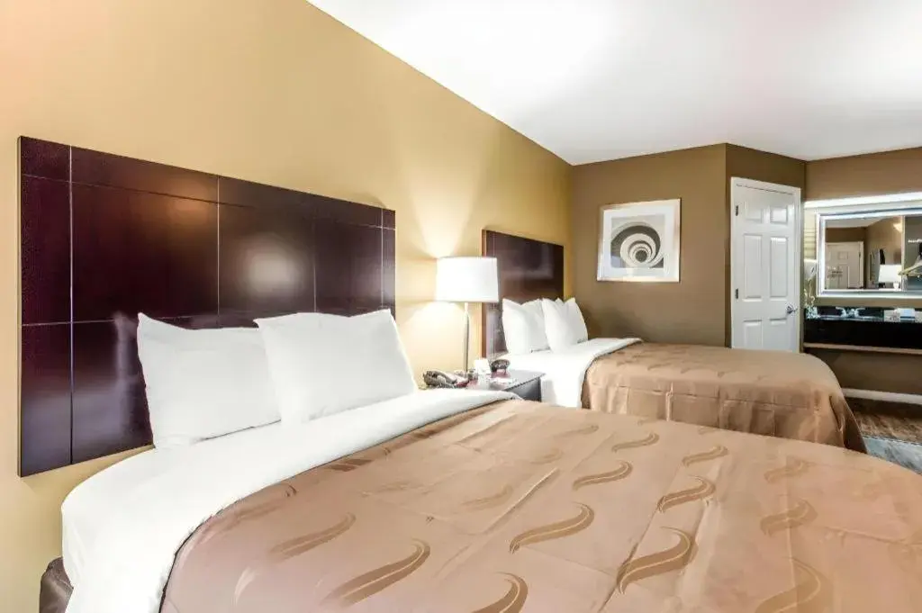 Bed in Quality Inn Bessemer I-20 exit 108 Bed in Quality Inn Bessemer I-20 exit 108