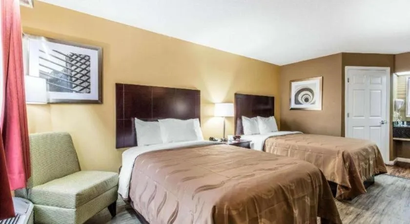 Bed in Quality Inn Bessemer I-20 exit 108