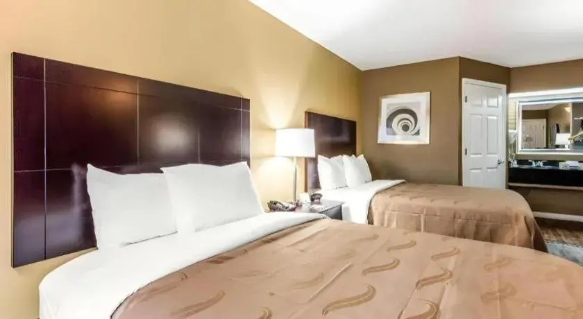 Bed in Quality Inn Bessemer I-20 exit 108 Bed in Quality Inn Bessemer I-20 exit 108