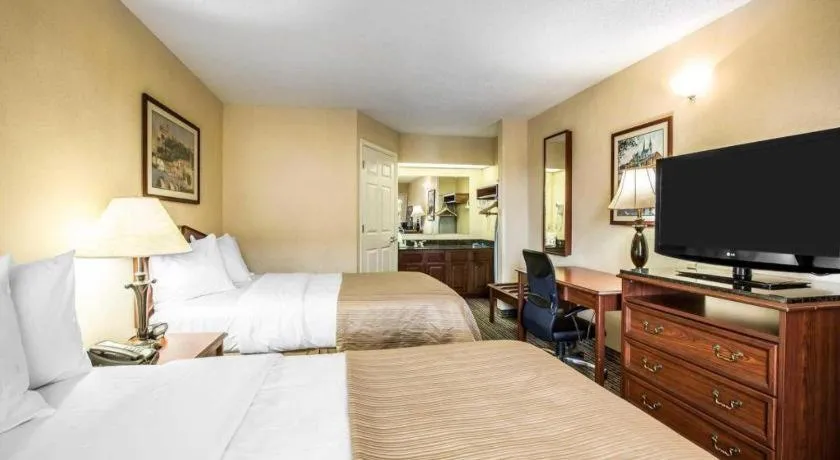 Bed in Quality Inn Bessemer I-20 exit 108