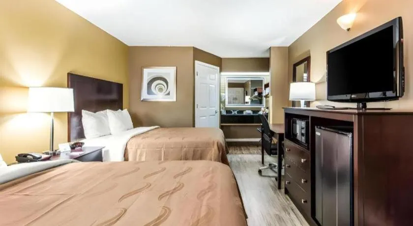 Bed in Quality Inn Bessemer I-20 exit 108