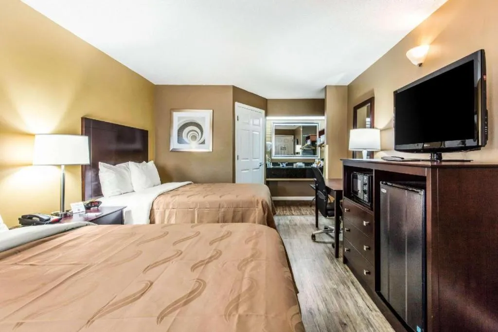 Bed in Quality Inn Bessemer I-20 exit 108
