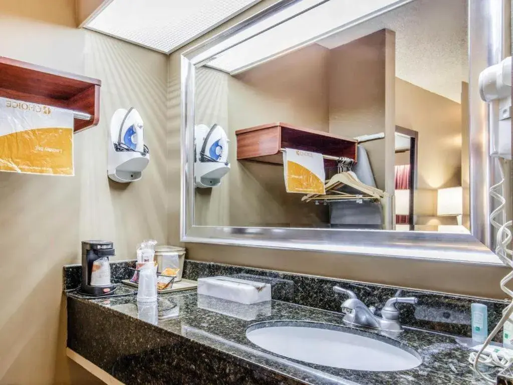 Quality Inn Bessemer I-20 exit 108 Quality Inn Bessemer I-20 exit 108