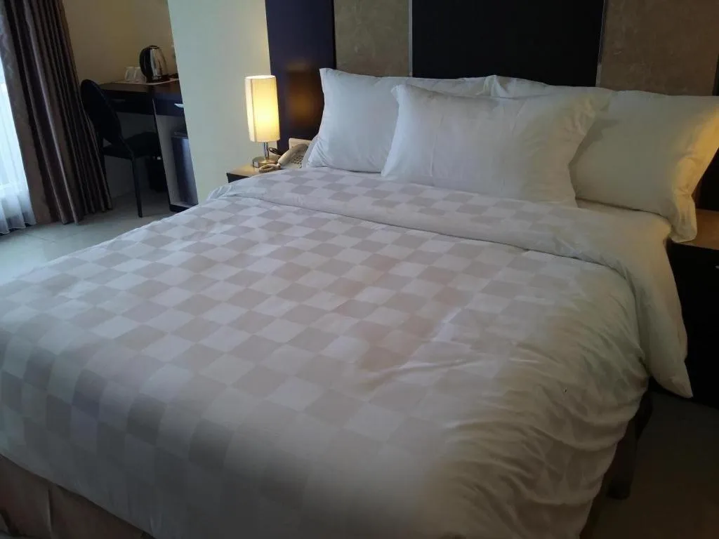 Bed in Sunbreeze Hotel