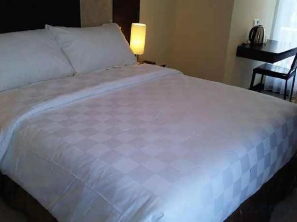 Bed in Sunbreeze Hotel