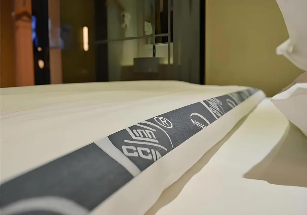 Bed in City Comfort Inn Yichang Gezhouba CBD Shopping Center