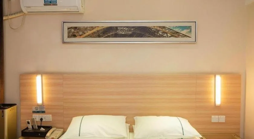 Bed in City Comfort Inn Yichang Gezhouba CBD Shopping Center