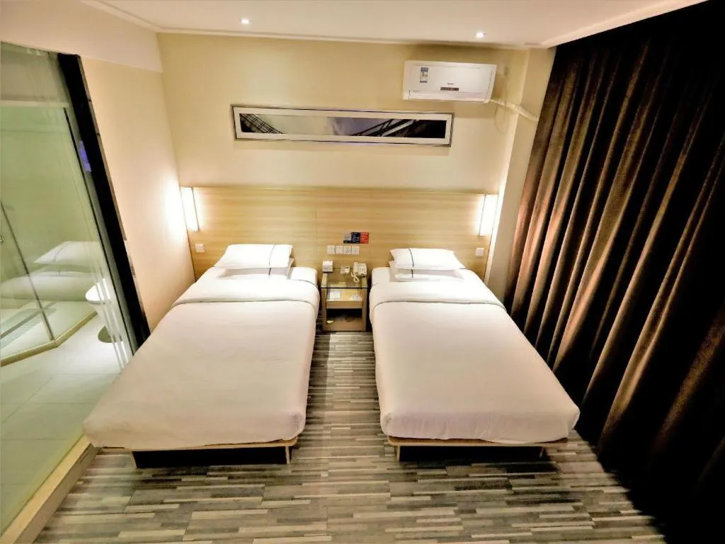 Bed in City Comfort Inn Yichang Gezhouba CBD Shopping Center
