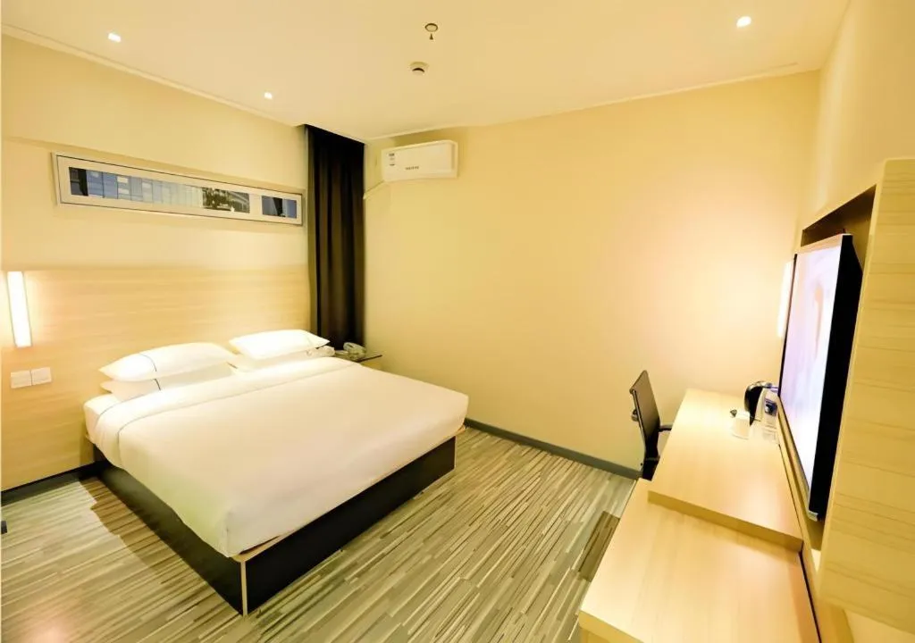 Bed in City Comfort Inn Yichang Gezhouba CBD Shopping Center