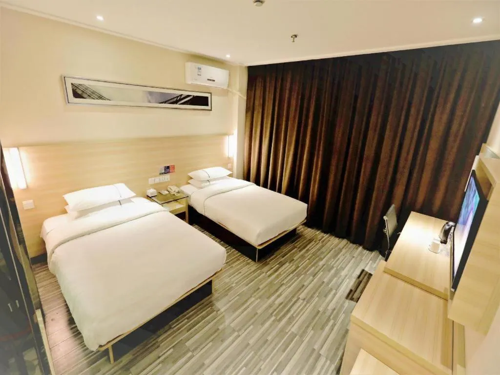 Bed in City Comfort Inn Yichang Gezhouba CBD Shopping Center