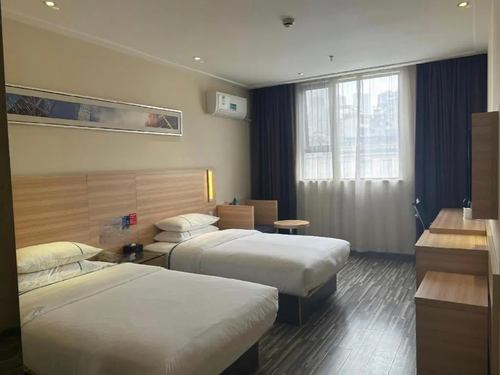 Bed in City Comfort Inn Yichang Gezhouba CBD Shopping Center