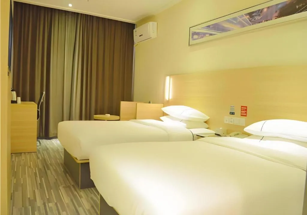 Bed in City Comfort Inn Yichang Gezhouba CBD Shopping Center