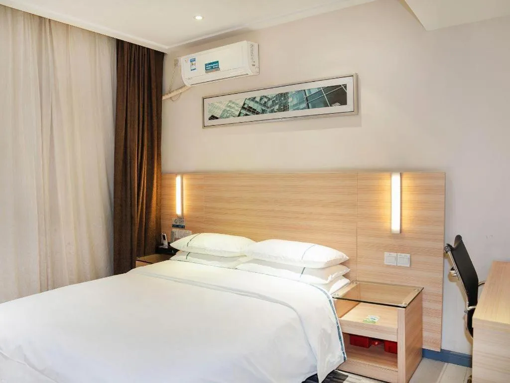 Bed in City Comfort Inn Yichang Gezhouba CBD Shopping Center
