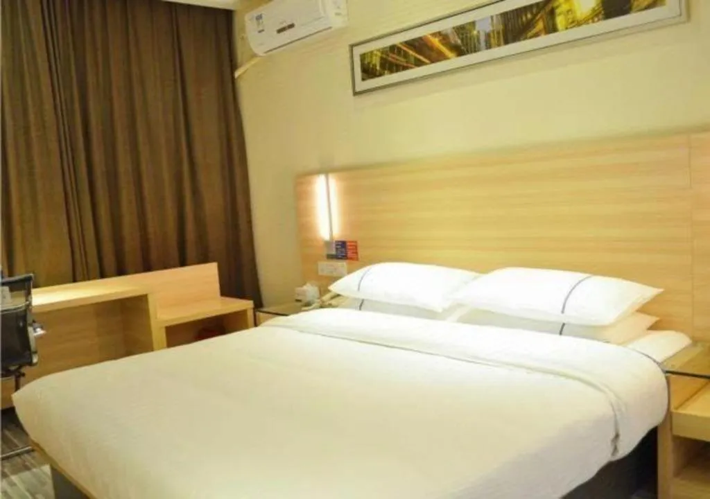 Bed in City Comfort Inn Yichang Gezhouba CBD Shopping Center