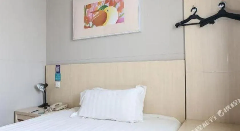 Bed in Jinjiang Inn Tianjin People's Hospital