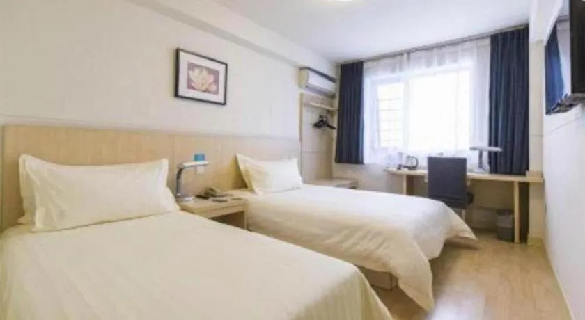 Bed in Jinjiang Inn Tianjin People's Hospital