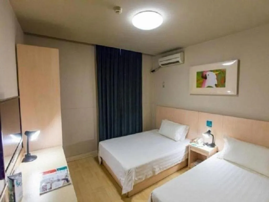 Bed in Jinjiang Inn Tianjin People's Hospital