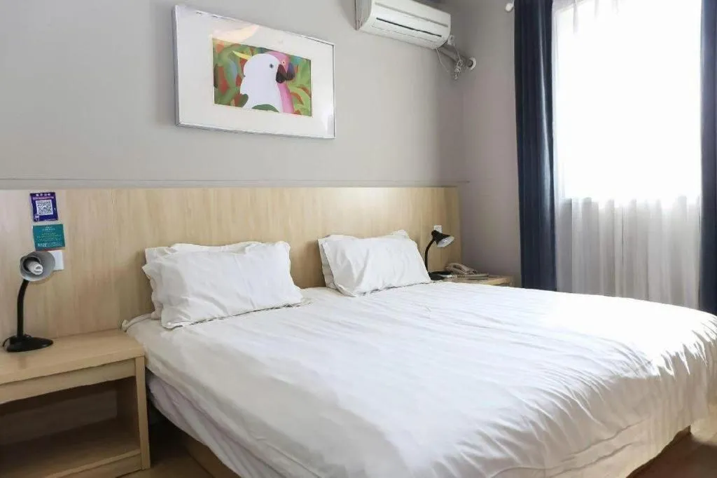 Bed in Jinjiang Inn Tianjin People's Hospital