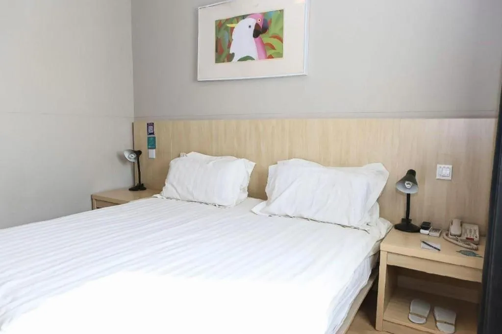 Bed in Jinjiang Inn Tianjin People's Hospital