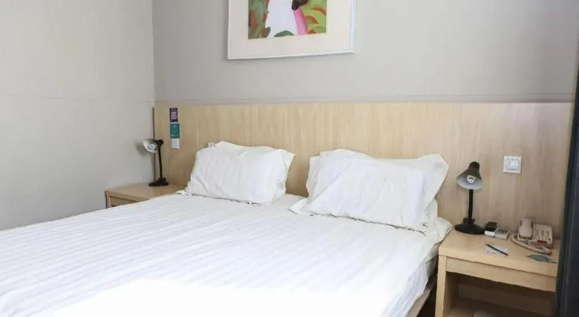 Bed in Jinjiang Inn Tianjin People's Hospital