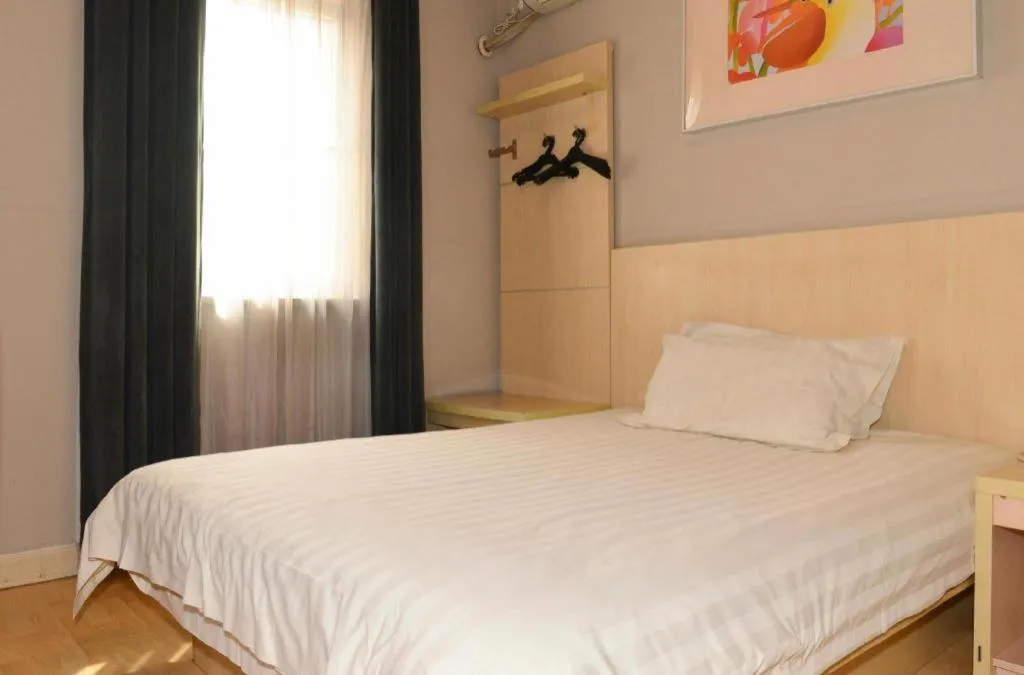Bed in Jinjiang Inn Tianjin People's Hospital