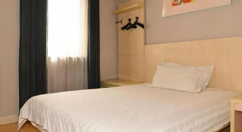 Bed in Jinjiang Inn Tianjin People's Hospital