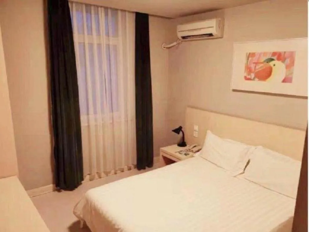 Bed in Jinjiang Inn Tianjin People's Hospital