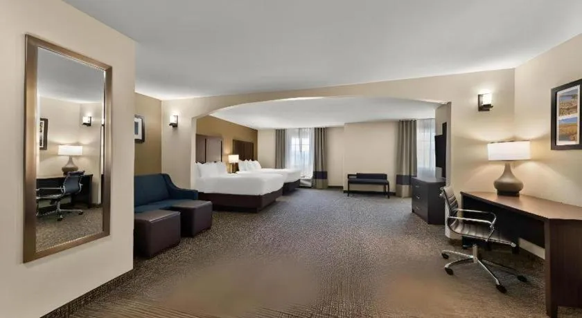 Bed in Comfort Inn & Suites Atoka