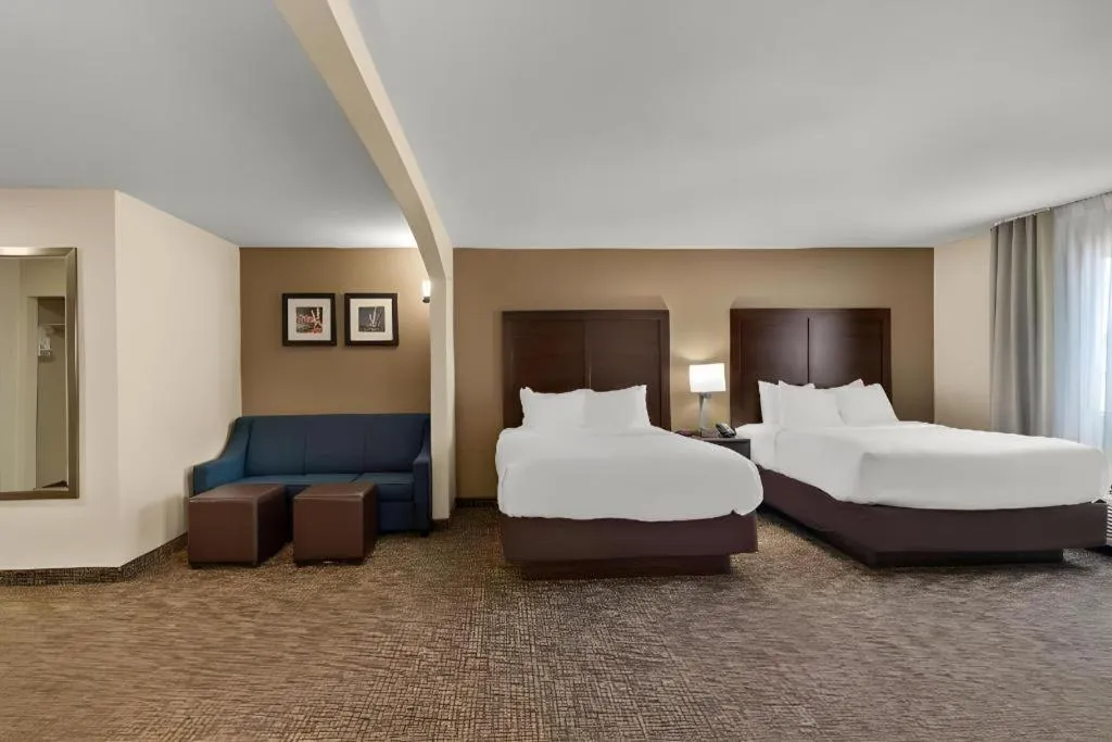 Bed in Comfort Inn & Suites Atoka
