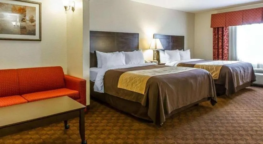 Bed in Comfort Inn & Suites Atoka