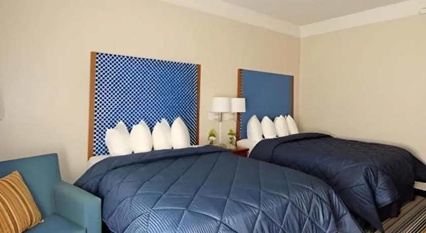 Bed in Comfort Inn & Suites Atoka