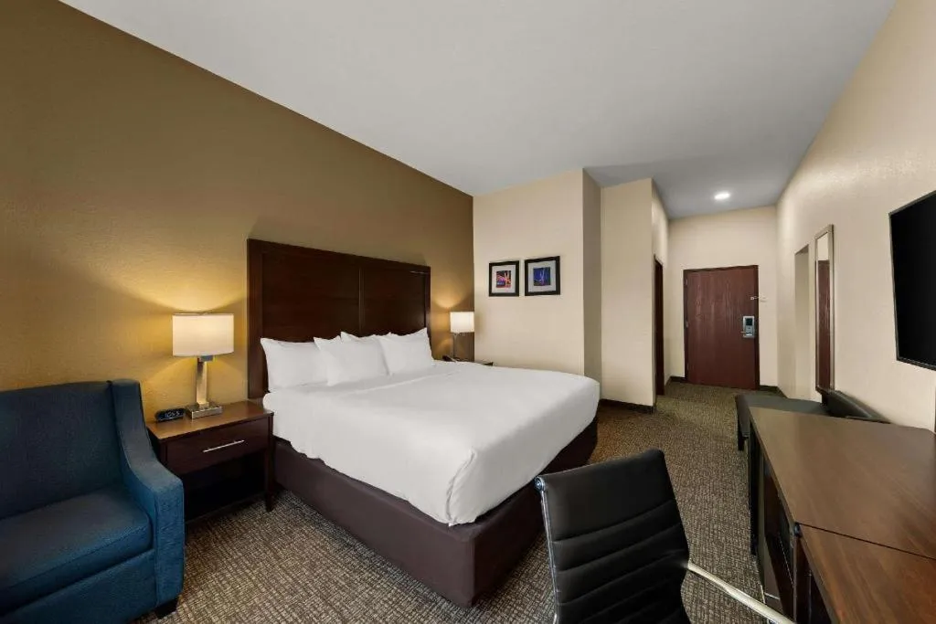 Bed in Comfort Inn & Suites Atoka
