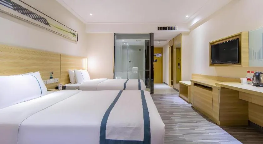 Bed in City Comfort Inn Guangzhou Baiyun Mountain