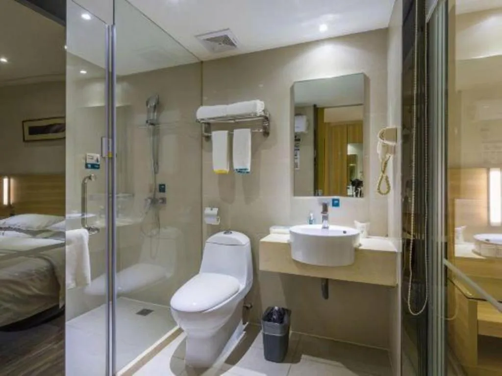 Bed in City Comfort Inn Guangzhou Baiyun Mountain