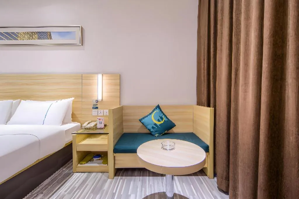 Bed in City Comfort Inn Guangzhou Baiyun Mountain