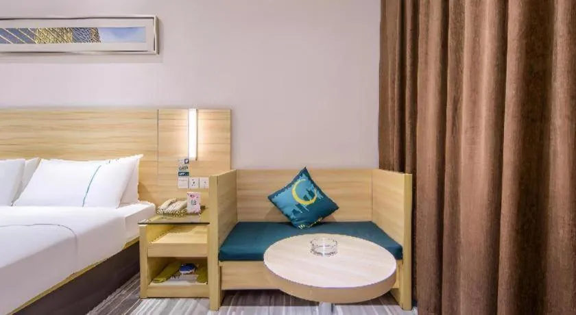 Bed in City Comfort Inn Guangzhou Baiyun Mountain