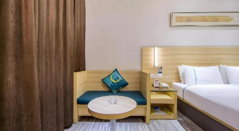 Bed in City Comfort Inn Guangzhou Baiyun Mountain