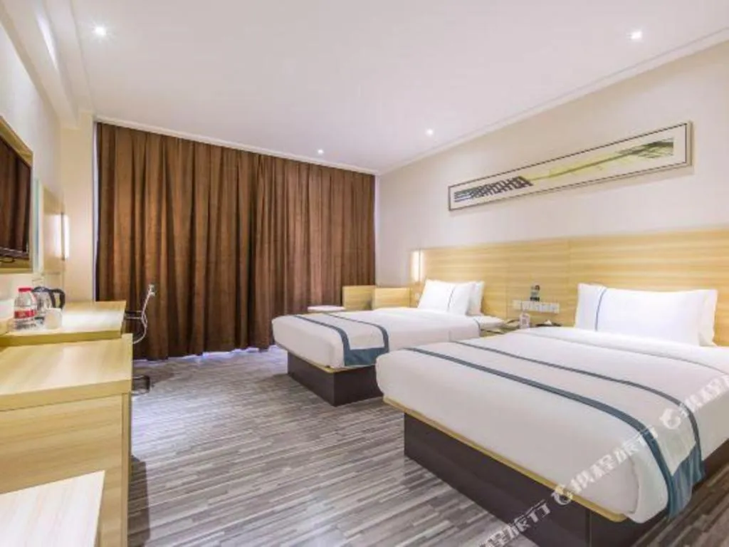 Bed in City Comfort Inn Guangzhou Baiyun Mountain