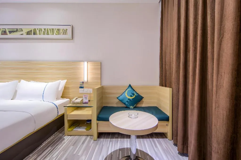 Bed in City Comfort Inn Guangzhou Baiyun Mountain