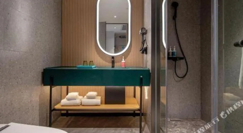 Bed in City Comfort Inn Guangzhou Baiyun Mountain