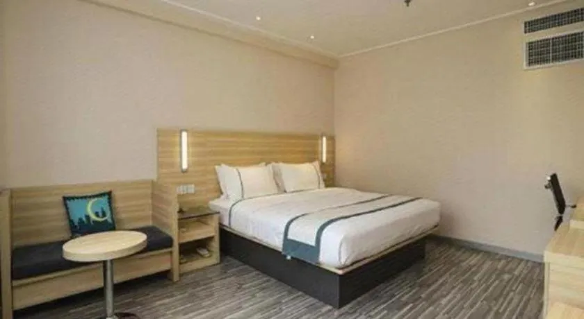 Bed in City Comfort Inn Guangzhou Baiyun Mountain