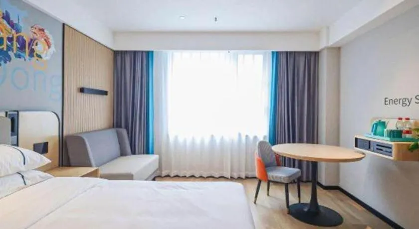 Bed in City Comfort Inn Guangzhou Baiyun Mountain