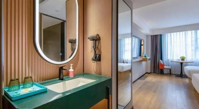 Bed in City Comfort Inn Guangzhou Baiyun Mountain Bed in City Comfort Inn Guangzhou Baiyun Mountain