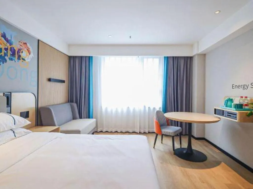 Bed in City Comfort Inn Guangzhou Baiyun Mountain