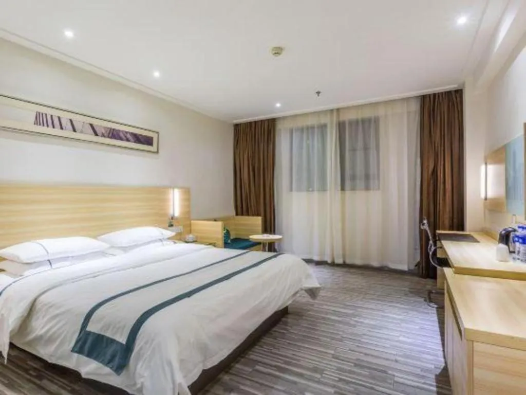 Bed in City Comfort Inn Guangzhou Baiyun Mountain