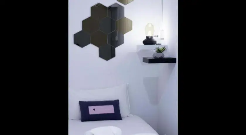 Bed in Capsule@Hive Bugis Bed in Capsule@Hive Bugis