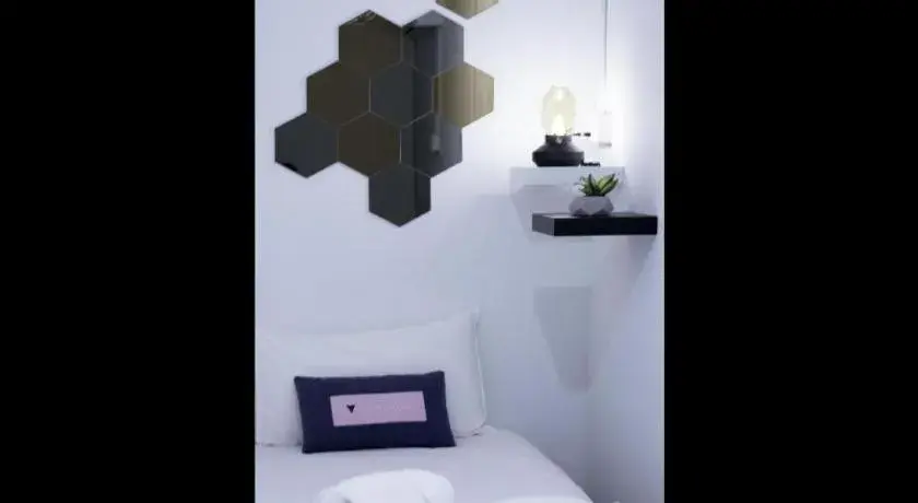 Bed in Capsule@Hive Bugis Bed in Capsule@Hive Bugis