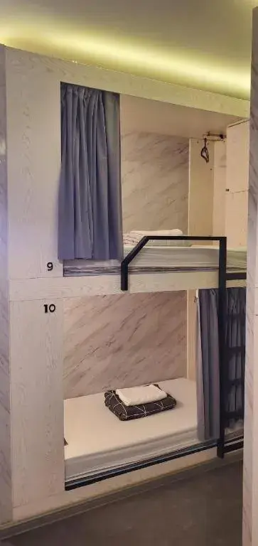 Bed in Capsule@Hive Bugis Bed in Capsule@Hive Bugis