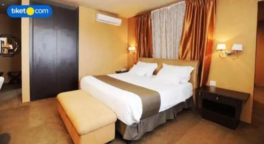 Bed in Kenari Tower Hotel Bed in Kenari Tower Hotel